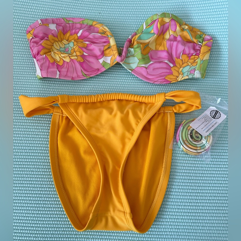 Shade and Shore Bikini set. Size 32B top XS buttom.